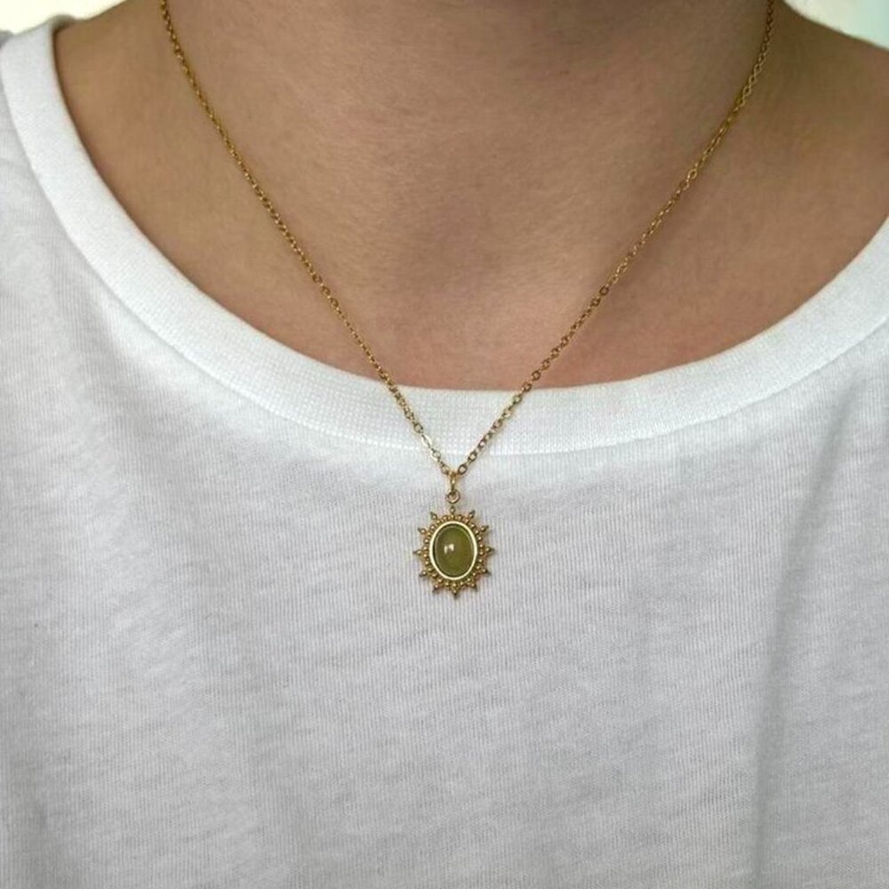 Sku0272‎ Retro Gold Green gemstone Women Sun Shape Women Fashion Pedant Necklace